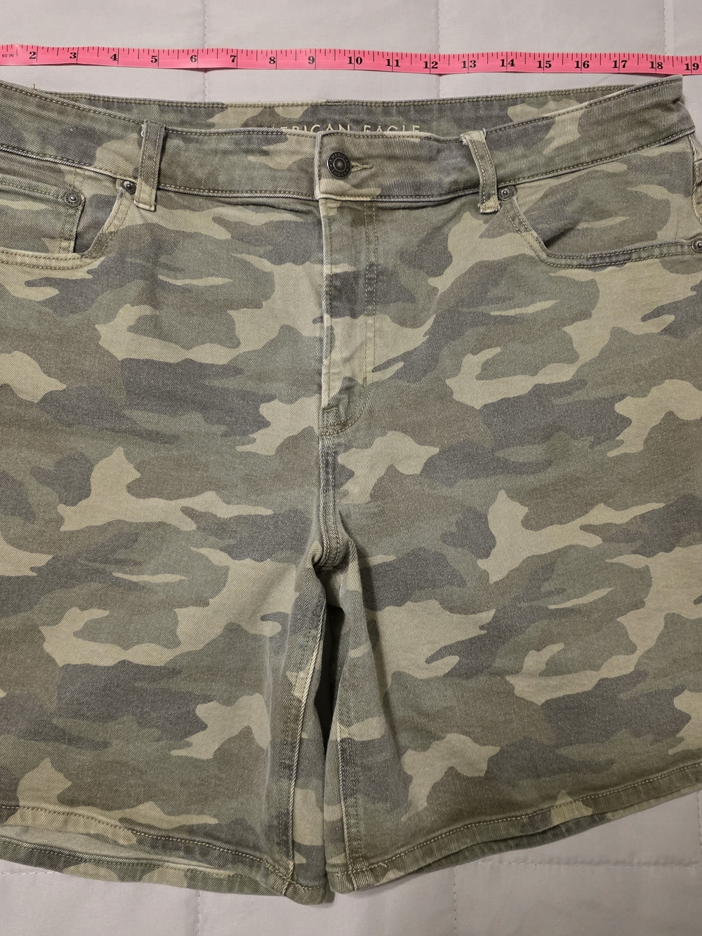 American Eagle Loose Fit Camo Stretch Shorts - Women's Sz 16